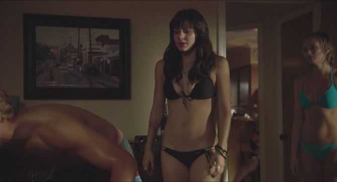 Голая Кэтрин Макфи фото 12