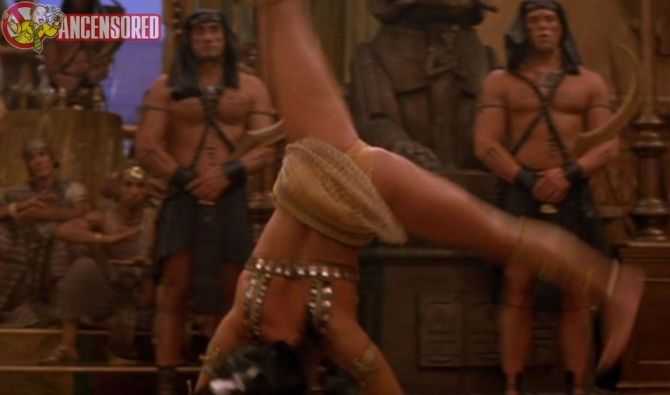 Голая Рейчел Вайс фото 8