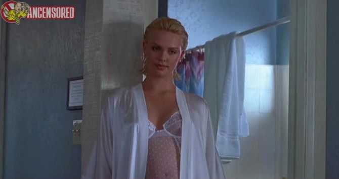 Голая Шарлиз Терон фото 17