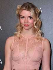 Голая Аня Тейлор-Джой фото 9