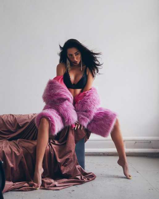 Голая Виолетта Чиковани фото 9