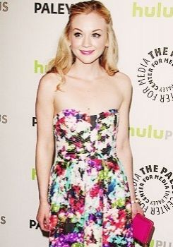 Голая Эмили Кинни фото 2