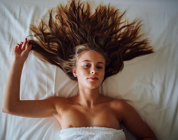 Голая Зара Ларссон фото 5