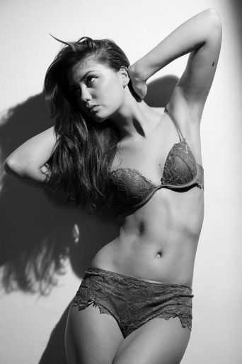 Голая Агата Муцениеце фото 1