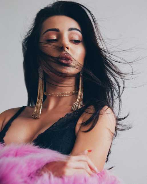 Голая Виолетта Чиковани фото 6