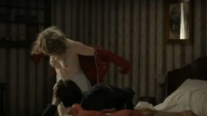 Голая Клэр Фой фото 5