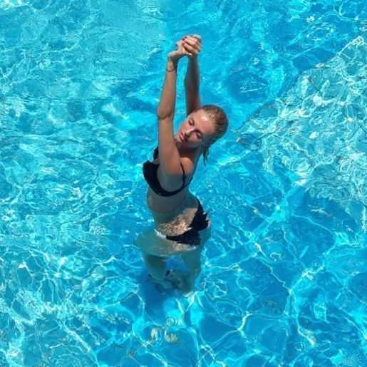 Голая Саша Савельева фото 20