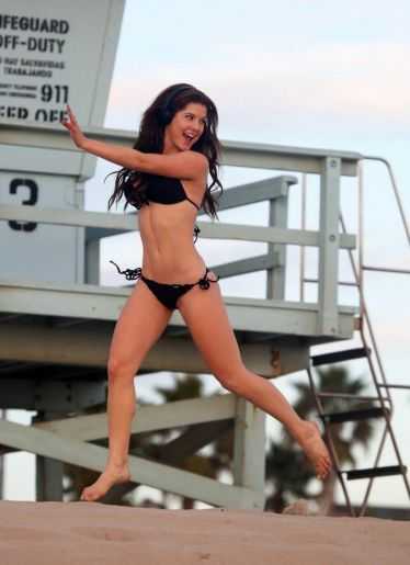 Голая Аманда Керни фото 9