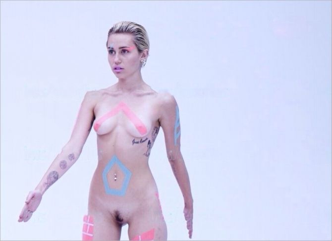 Голая Майли Сайрус фото 2