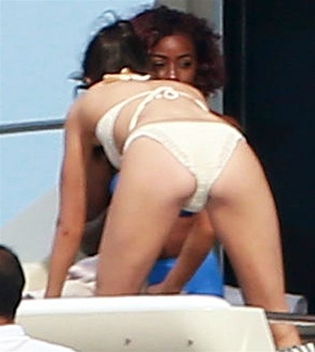 Голая Кайли Дженнер фото 3