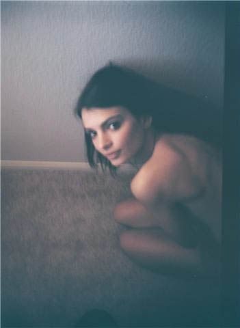 Голая Эмили Ратажковски фото 3