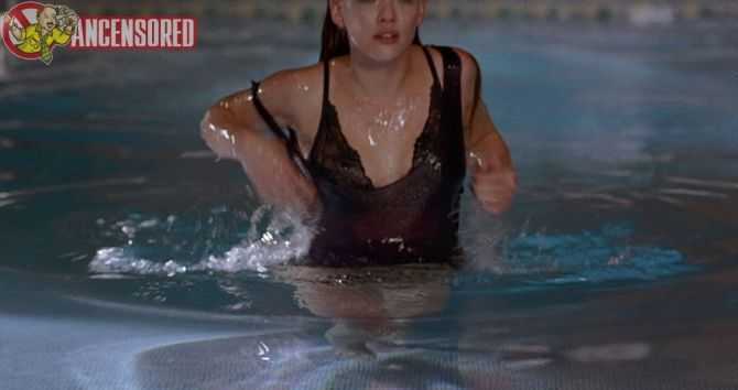 Голая Хилари Дафф фото 9