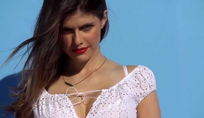 Голая Александра Даддарио фото 13