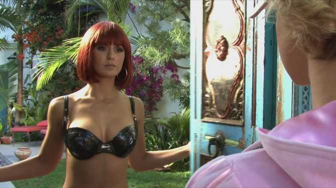 Голая Эммануэль Шрики фото 4