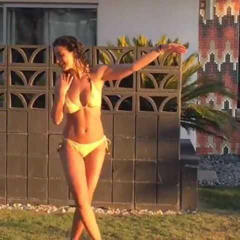 Голая Эммануэль Шрики фото 9