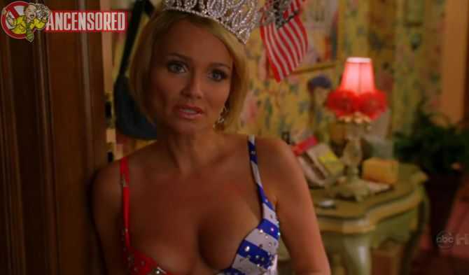 Голая Кристин Ченоуэт фото 5