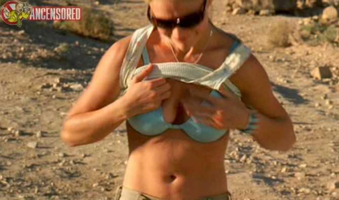 Голая Эмили Де Рэвин фото 8