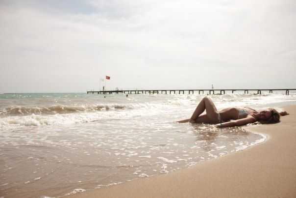 Голая Агата Муцениеце фото 17