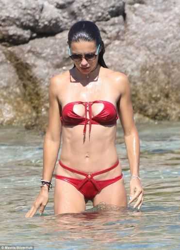 Голая Адриана Лима фото 24