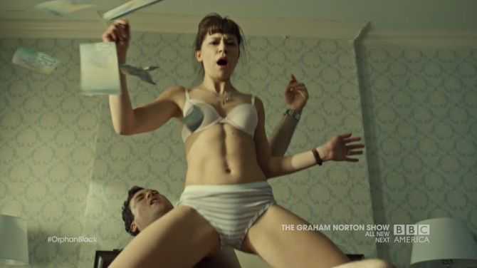 Голая Татьяна Маслани фото 1