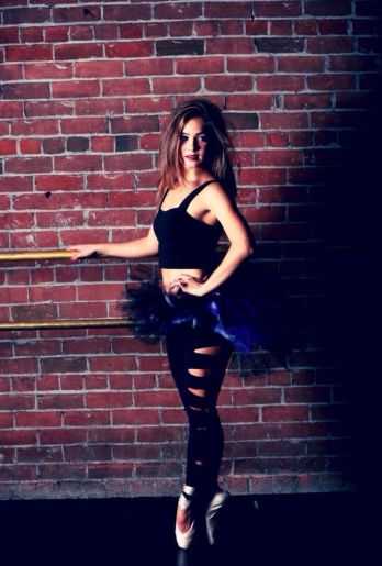 Голая Хейли Лу Ричардсон фото 9