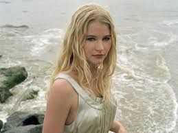 Голая Эмили Де Рэвин фото 6