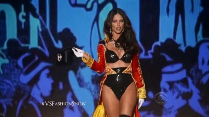 Голая Адриана Лима фото 9