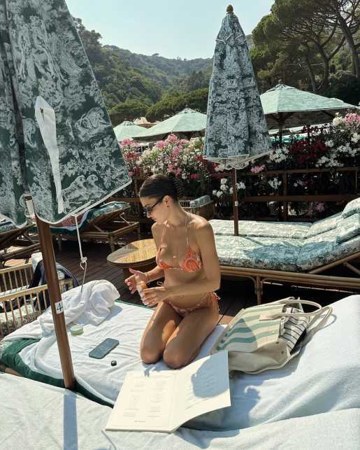 Голая Ханде Эрчел фото 20