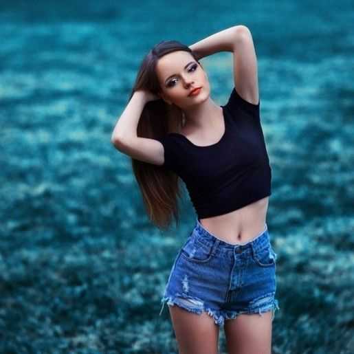 Голая Саша Спилберг фото 9