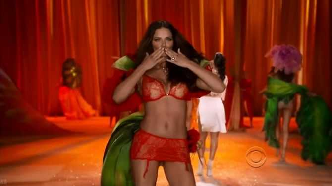 Голая Адриана Лима фото 10