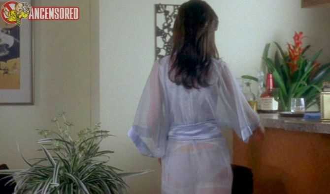 Голая Мина Сувари фото 15