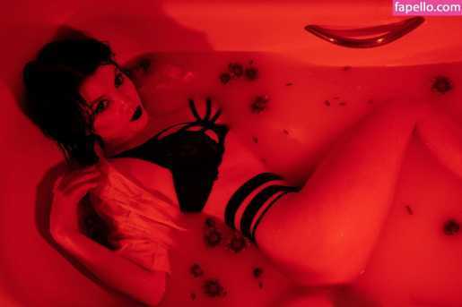 Голая Оляша фото 1