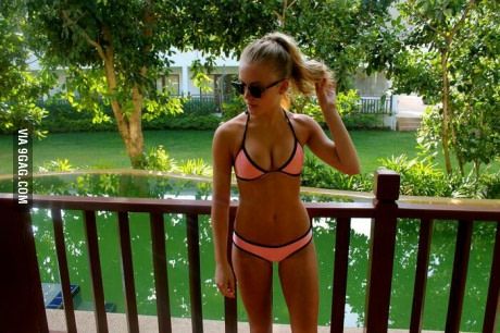 Голая Зара Ларссон фото 8