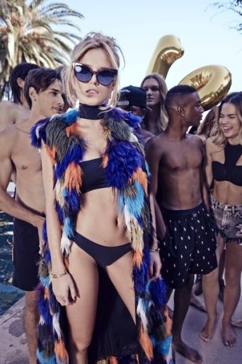 Голая Белла Торн фото 1