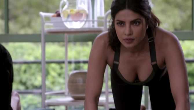 Голая Приянка Чопра фото 1