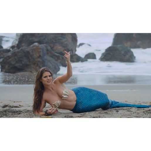 Голая Аманда Керни фото 12