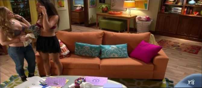 Голая Хейли Лу Ричардсон фото 5