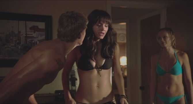 Голая Кэтрин Макфи фото 11