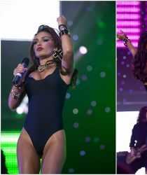 Голая Певица Молли